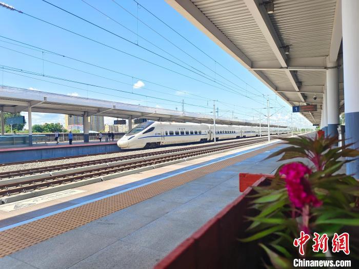 哈尔滨铁路7月发送旅客629万人次旅游专列开行量同比增一倍