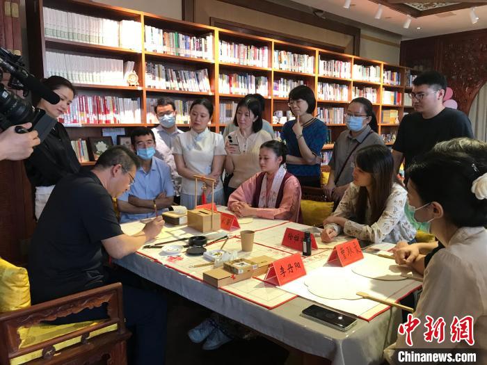 9月14日，“月动临秋扇”中华传统文化沉浸式体验活动在北京纪晓岚故居举办。 陈建新 摄 陈建新 摄
