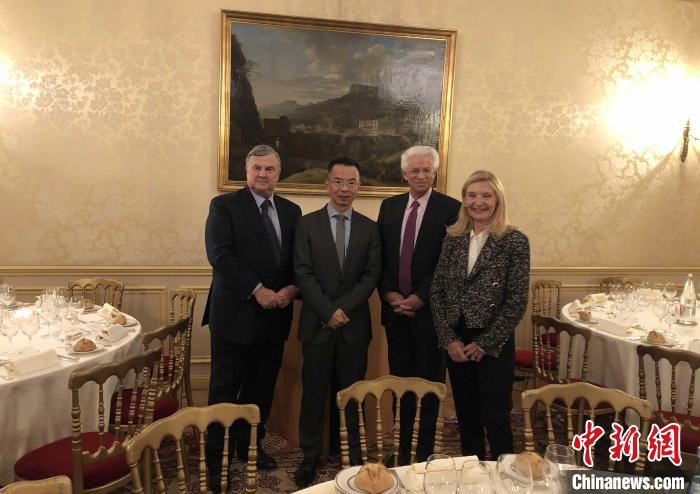中国驻法国大使向法国法律经济界宣介二十大精神