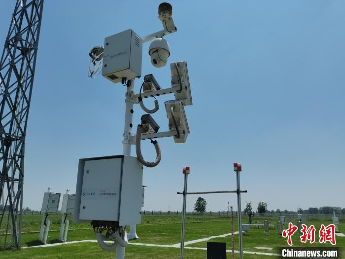 寿县国家气候观象台内各种观测设备。　吴然 摄