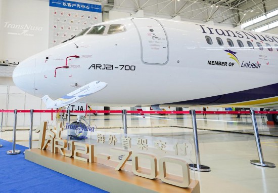 这是2022年12月18日拍摄的正式交付首家海外客户的国产喷气式支线客机ARJ21。新华社发