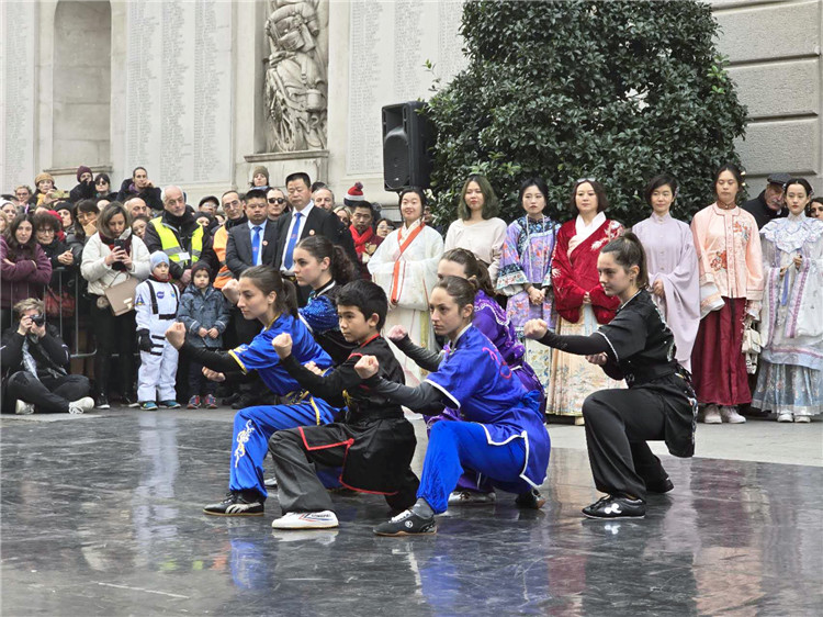 当地武术学院进行武术表演。张锡琪摄