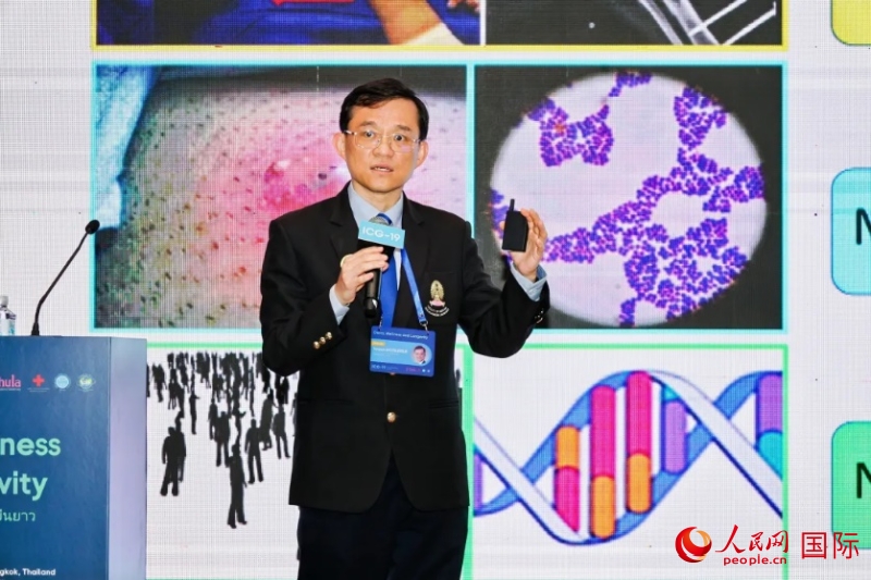 朱拉隆功大学医学院副院长沃拉苏克·肖特勒苏克发表主旨演讲。主办方供图