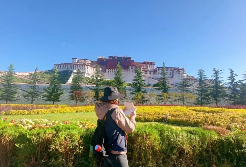 神境撷影：张弛艺术中高原圣地的灵韵交响