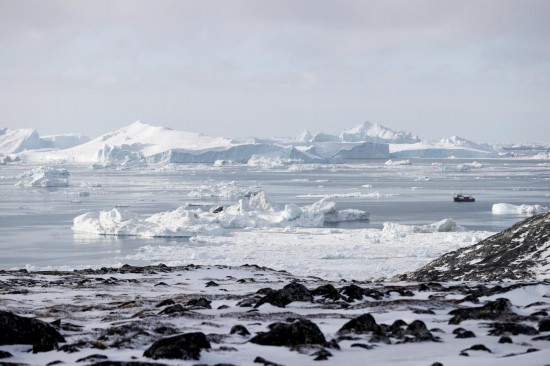 这是2025年3月22日在丹麦自治领地格陵兰岛迪斯科湾拍摄的冰山。新华社记者赵丁喆摄