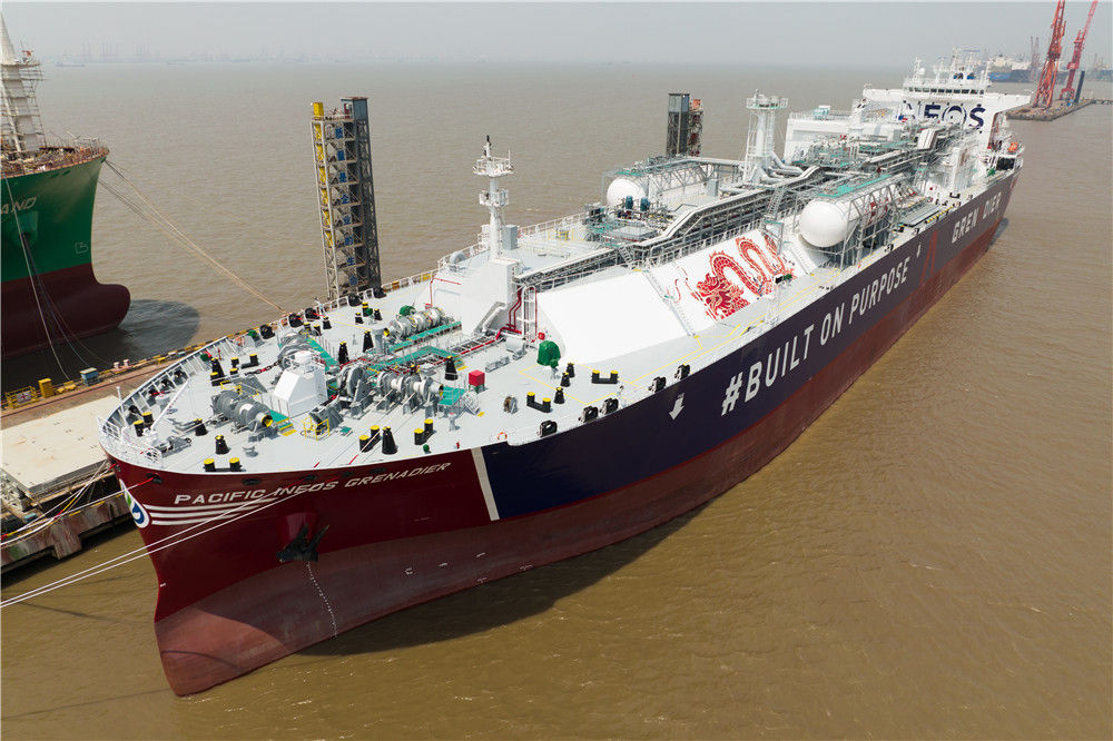 全球最大舱容99000立方超大型乙烷运输船在上海交付。阮瑞旻摄