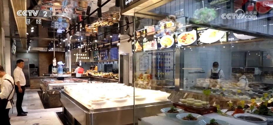 泛亚电竞下载“五一”假期临近餐饮市场预订火热 “特色菜品+个性化服务”满足消费需求(图1)