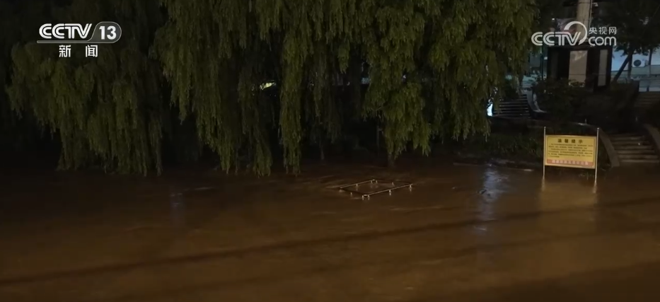 sunbet官方网站|美国猪ZOOM|超5万人连夜撤离 镜头记录安置点里的24小