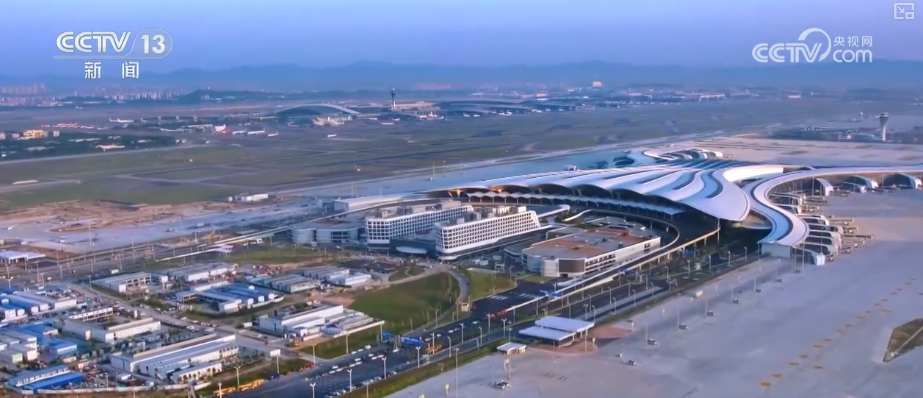 “3座航站楼+5条跑道”“智慧+文化”亮点拉满！多视角解锁这座大型航空枢纽(图1)