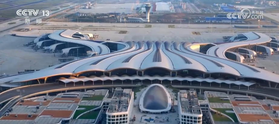 “3座航站楼+5条跑道”“智慧+文化”亮点拉满！多视角解锁这座大型航空枢纽(图3)