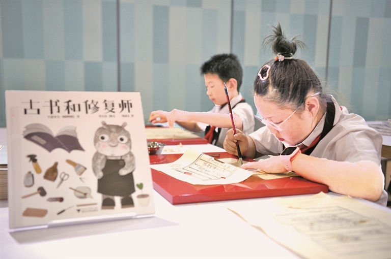 天一阁里“书医生”:妙手补千年古书焕新生(图4)
