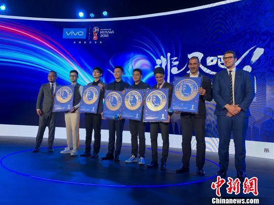 展望世界杯 传奇球星贝贝托、古利特共话非凡