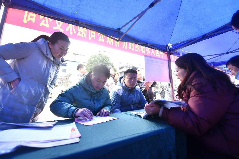 牢牢守住不发生规模性返贫致贫底线——西部脱贫地区“5年过渡期”一线观察