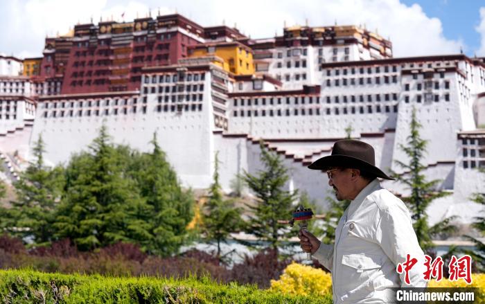 西藏迎来“萨嘎达瓦”传统宗教活动