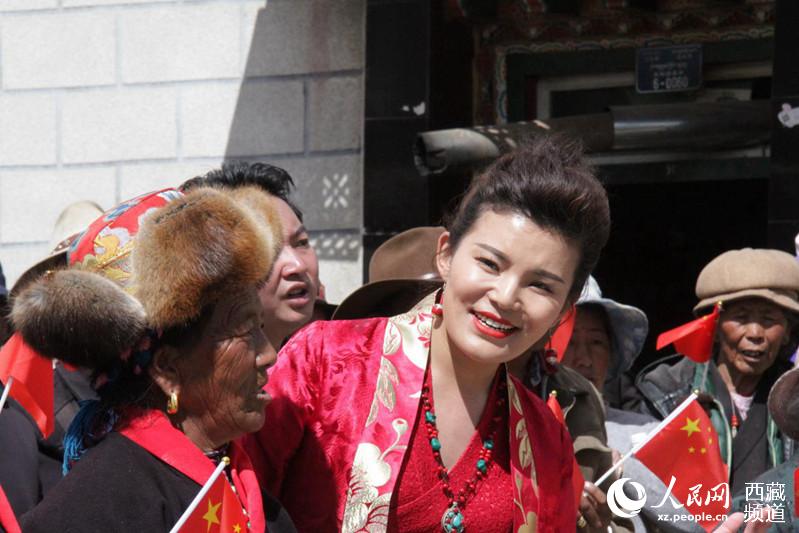 西藏民主改革60年，高原儿女唱响《我和我的祖国》【2】