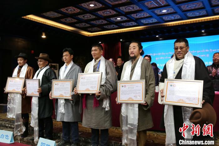 西藏60位唐卡传承人群结业助力非遗文化传承