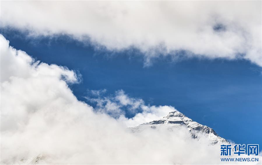 （2020珠峰高程测量·新华视界）（14）看珠峰云卷云舒 观巅峰千姿百态