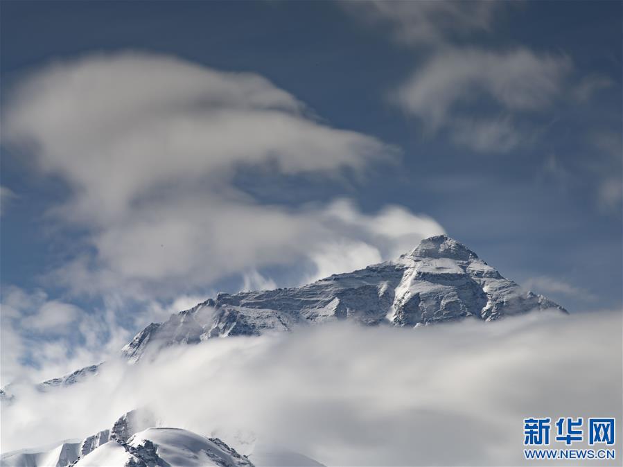 （2020珠峰高程测量·新华视界）（18）看珠峰云卷云舒 观巅峰千姿百态