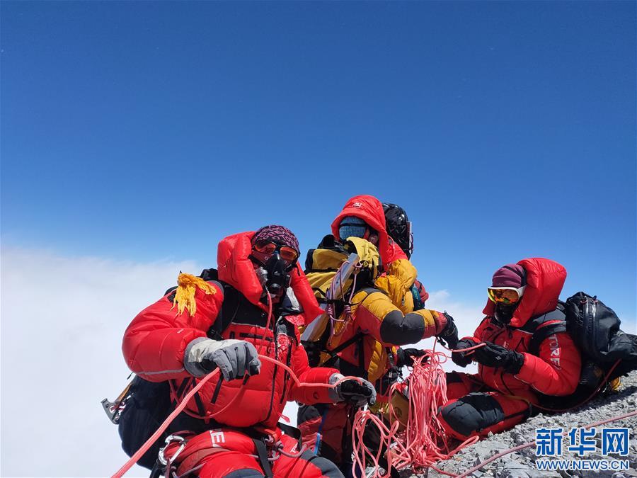 （2020珠峰高程测量）（1）修路队打通至珠峰峰顶路线