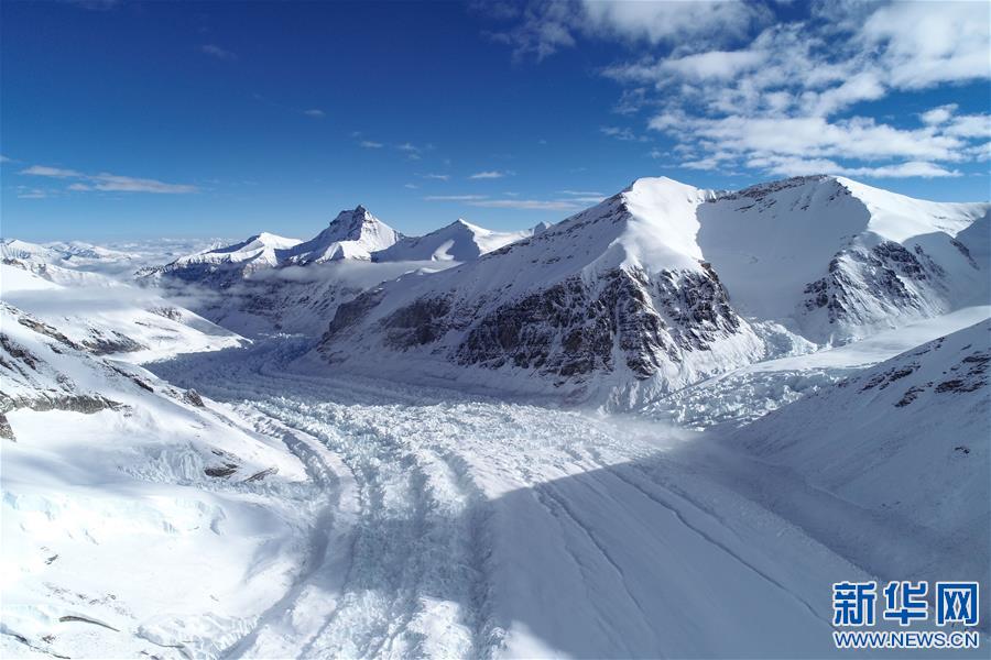 （2020珠峰高程测量·新华视界）（3）雪后珠峰东绒布冰川