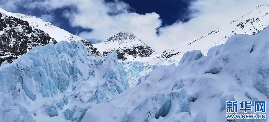 （2020珠峰高程测量·新华视界）（4）雪后珠峰东绒布冰川