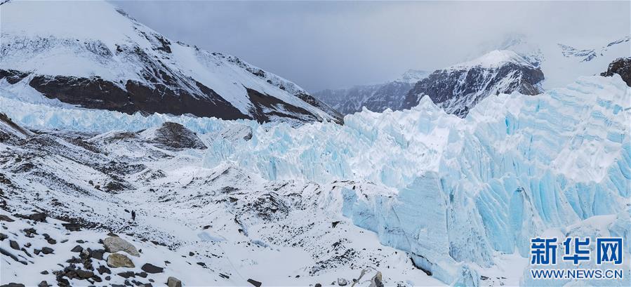 （2020珠峰高程测量·新华视界）（9）雪后珠峰东绒布冰川