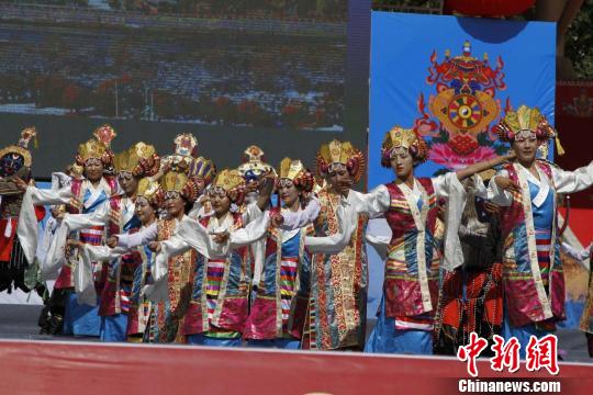 西藏日喀则迎来珠峰文化旅游盛会