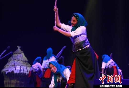 西部五省区藏族舞蹈甘肃夏河展演诉雪域圣地人文风情