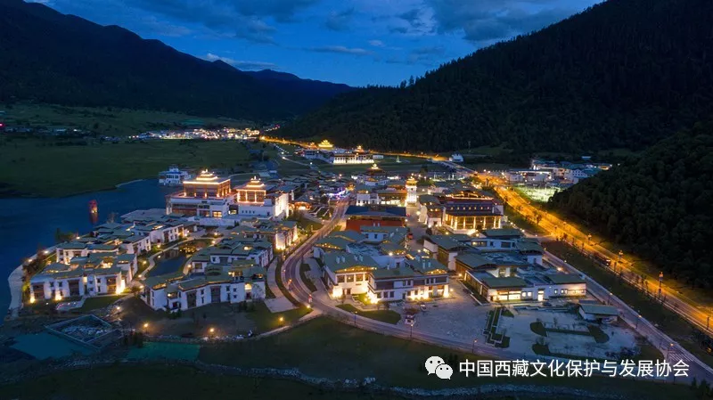 广东省援建的林芝市鲁朗国际旅游小镇,2016年竣工,总投资9.9亿元.