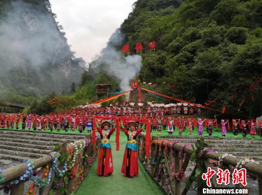 3000余人欢聚北川共赏情歌节再现古羌传统歌舞