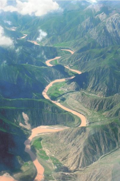 玉树藏族自治州通天河。资料图