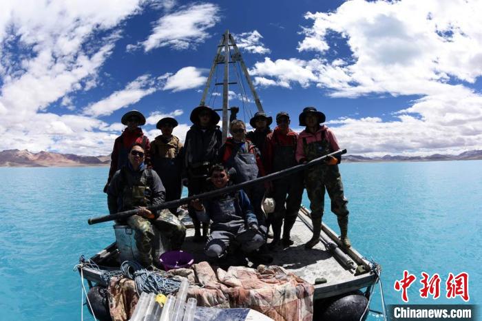中国二次青藏科考分队圆满完成结则茶卡湖泊采样
