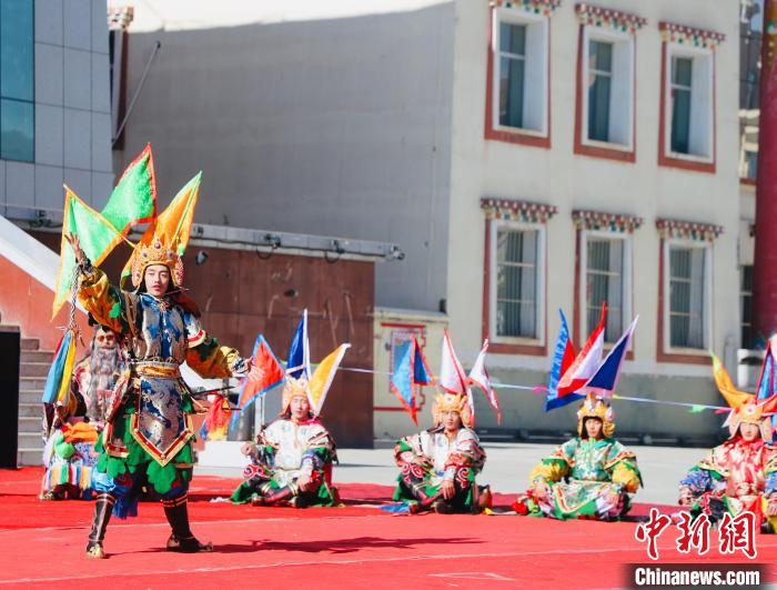 国家级非遗项目青海马背藏戏《丹玛之子》举行展演