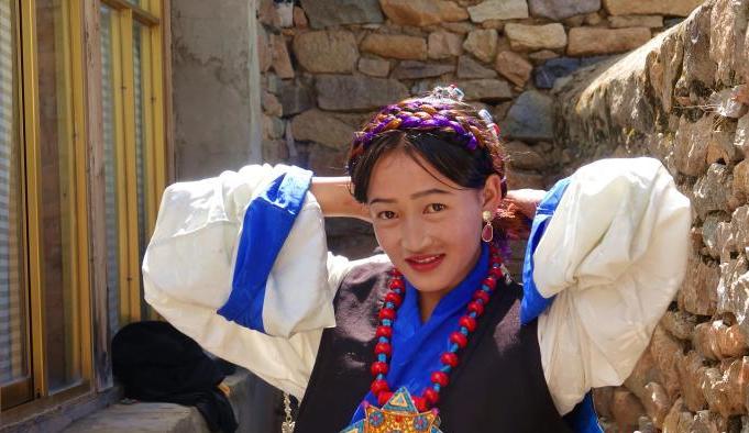 西藏热振曲卓“跳上”更大舞台国家级非遗传承千年焕新