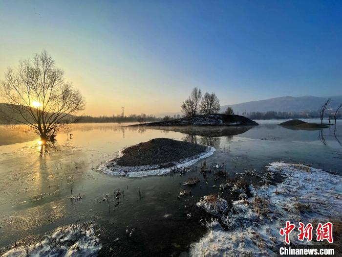图为青海省化隆县黄河湿地景色。　李玉峰 摄