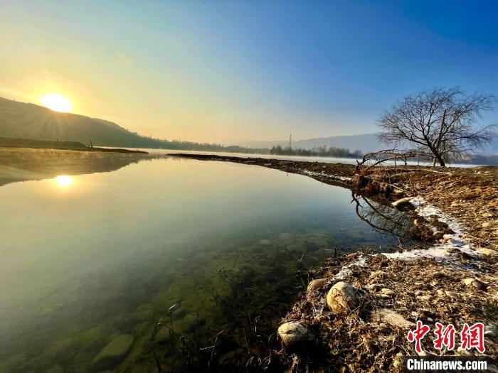 图为青海省化隆县黄河湿地景色。　李玉峰 摄