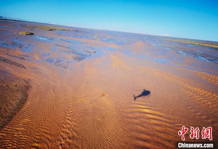 青海海西公安紧急救援昆仑山脉腹地牧区被困群众