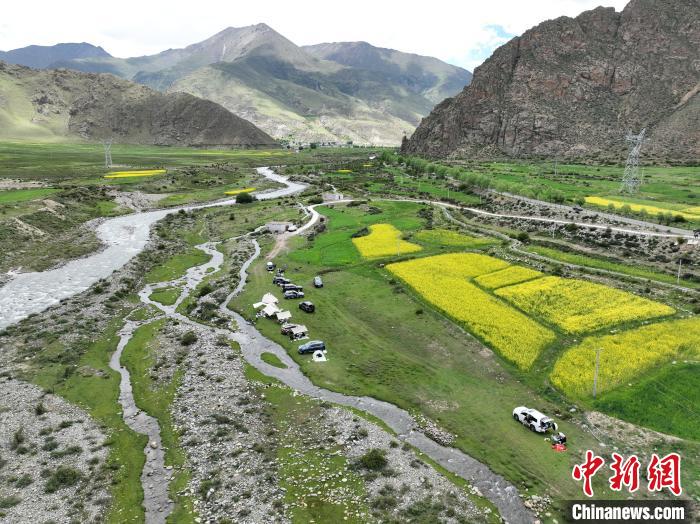 拉萨市民周末“过林卡”畅享夏日好时光