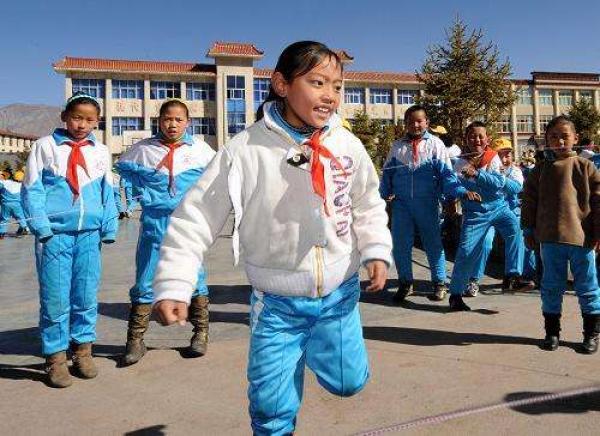 西藏率先实现十五年免费教育,覆盖学前至高中