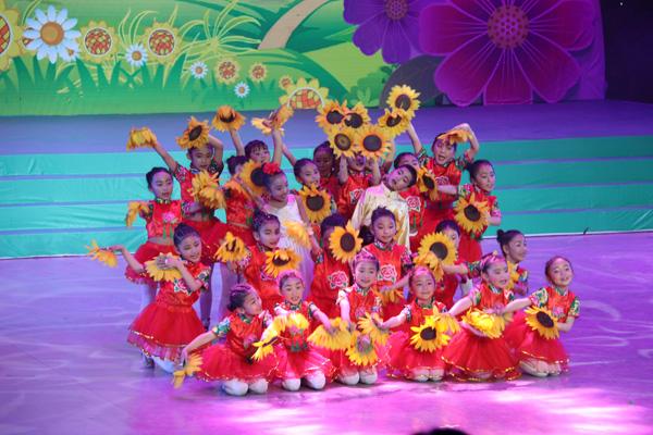 西藏自治区举办2018年六一少儿文艺晚会