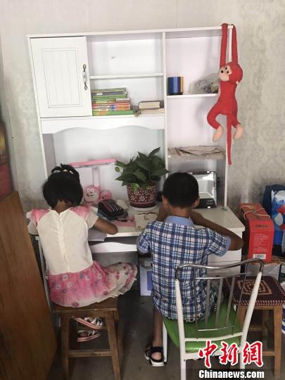 教育扶贫破“常规”：河北隆化“小书桌”住进贫困学子家里