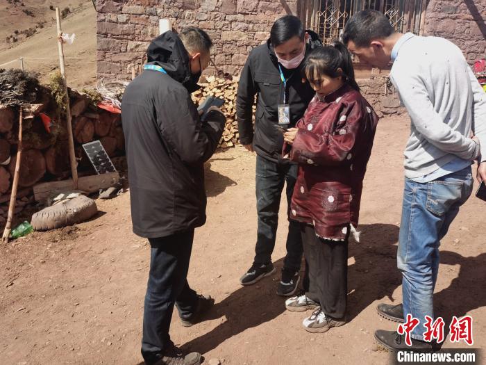 西藏雪山顶上找网上课学生：办了新号卡、家里有4G