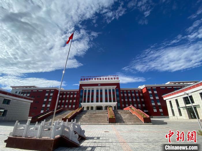 澜沧江畔开出“教育格桑花”：现代教育和生态教育并重