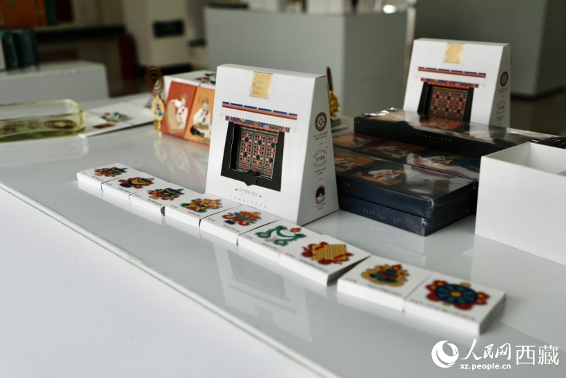 圖為典雅香囊和創意香氛飾品等藏香文創産品。人民網記者次仁羅布攝