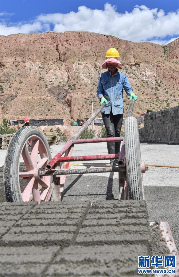 （社会）（4）藏东脱贫影像：为家乡建设“添砖加瓦”