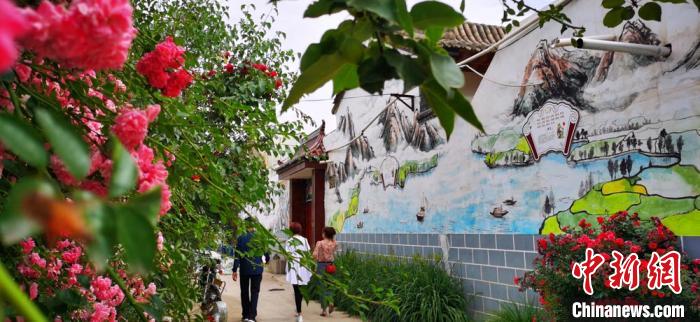 图为临夏州临夏市罗家湾村村民开办的农家乐。(资料图) 魏建军 摄