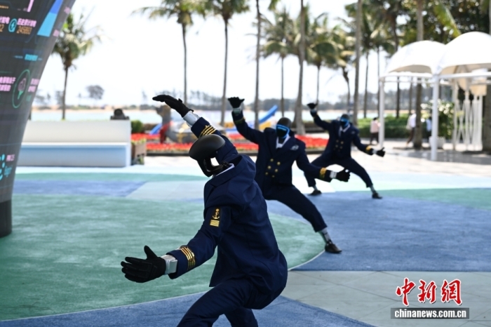 3月24日，海南博鳌，机器人进行舞蹈表演。博鳌亚洲论坛2026年年会于3月24日至27日在海南博鳌举行。<a target='_blank' href='/'><p  align=