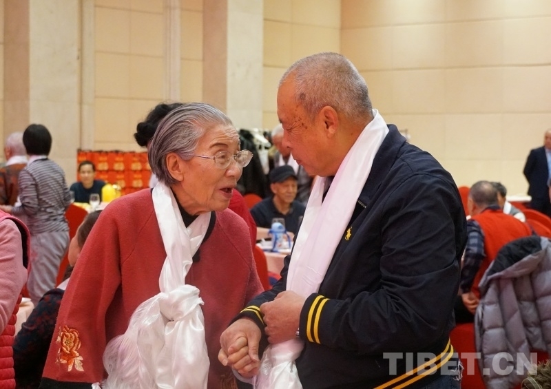 西藏離退休人員歡聚一堂共賀新春