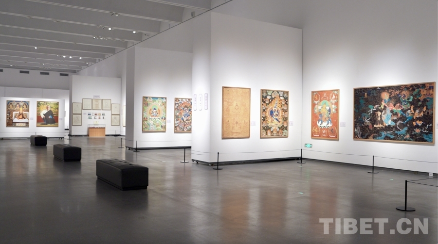 “盛世礼赞·西藏工艺美术作品区内巡展”开幕开云下载(图1)