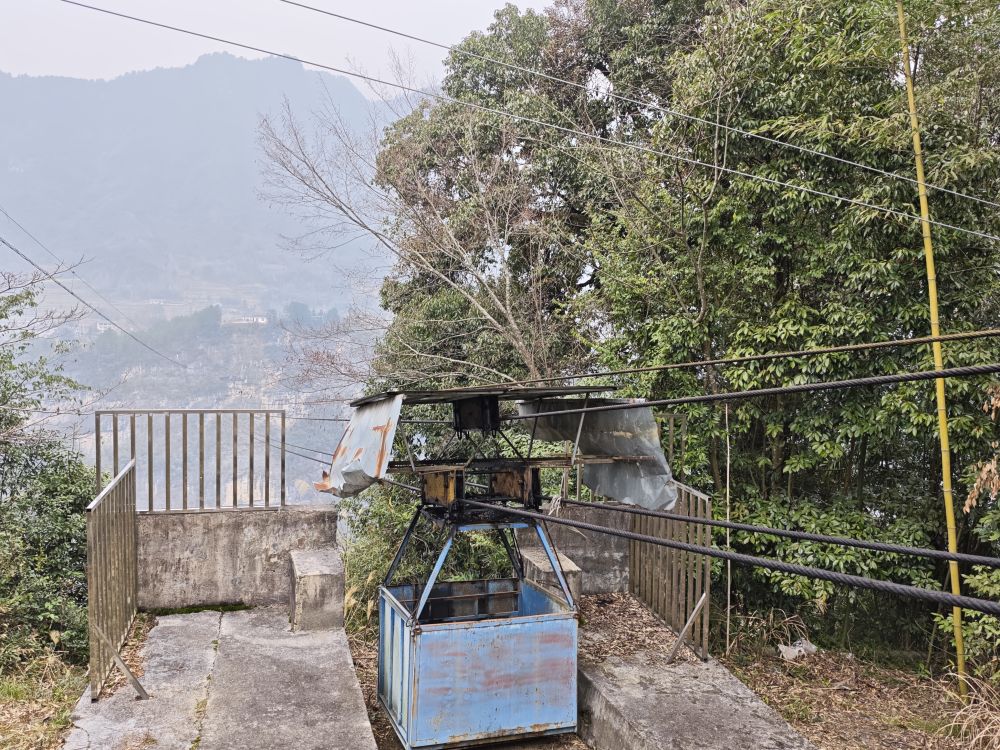 新春走基层｜绝壁之上一个“索道村”的新生(图1)